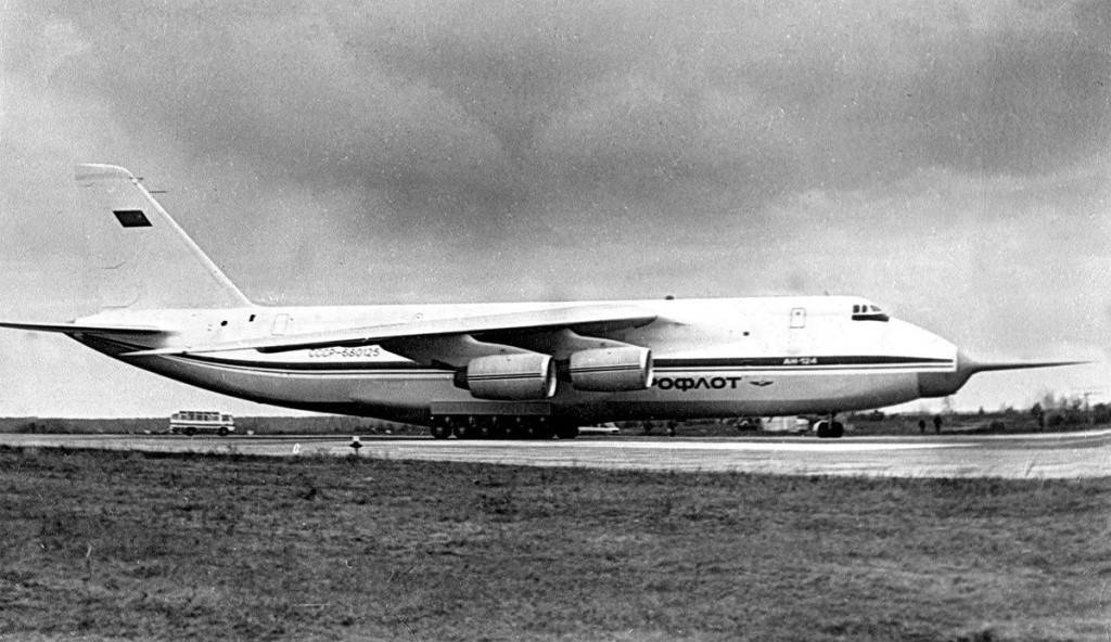 Ан-124 руслан: характеристики и описание тяжёлого дальнего транспортного самолёта