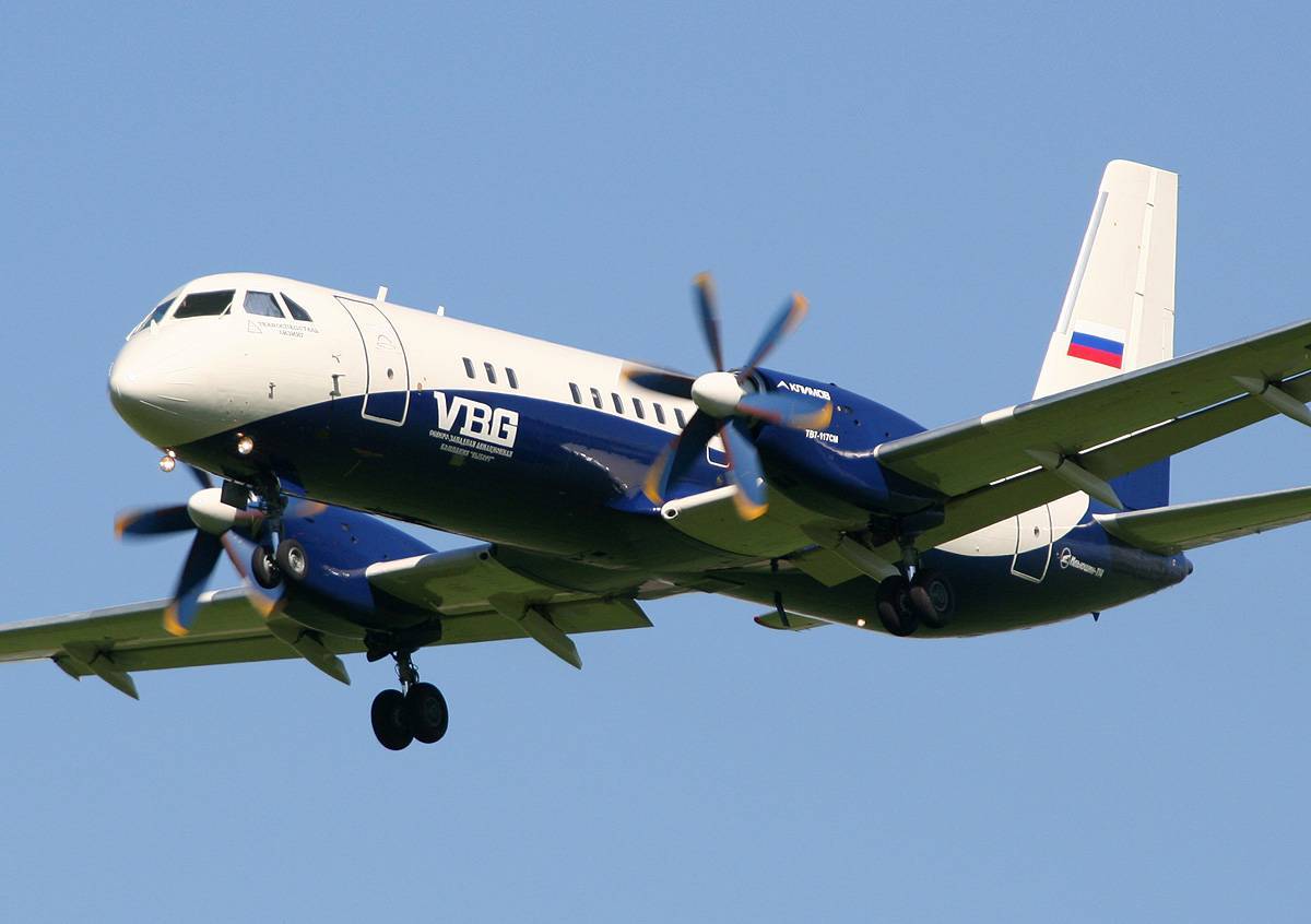 Пассажирский двухмоторный самолет ил-114