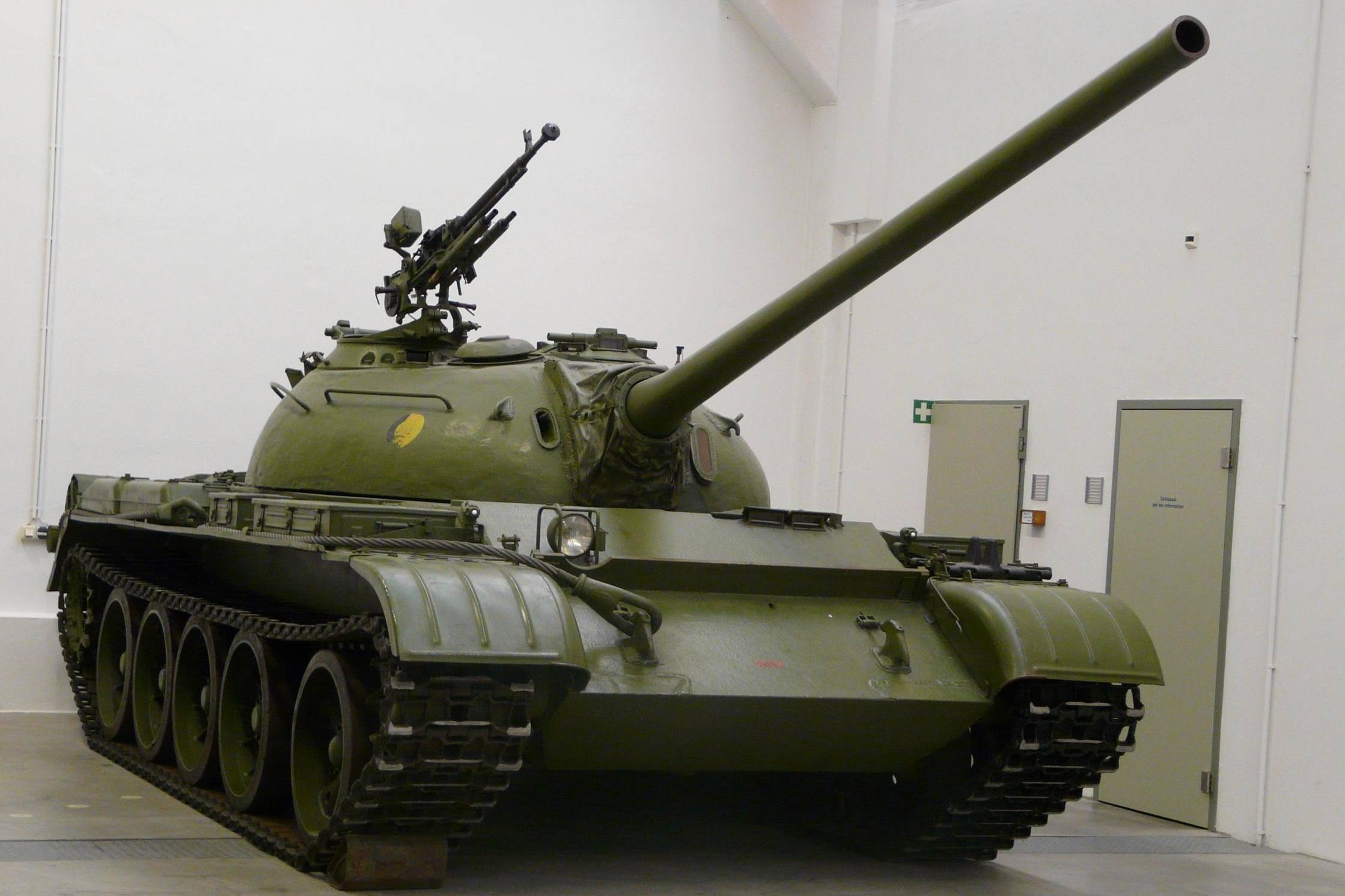 Т-54, оборудование и вооружение танка, калибр пушки и экипаж, обзор и ттх облегченной модели, участие в боевых действиях