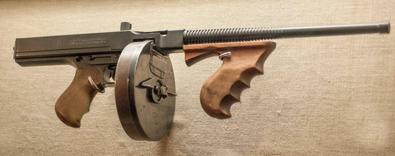 Пулемет томпсона: фото, тактико-технические характеристики. любимое оружие американских гангстеров оружие мафиози