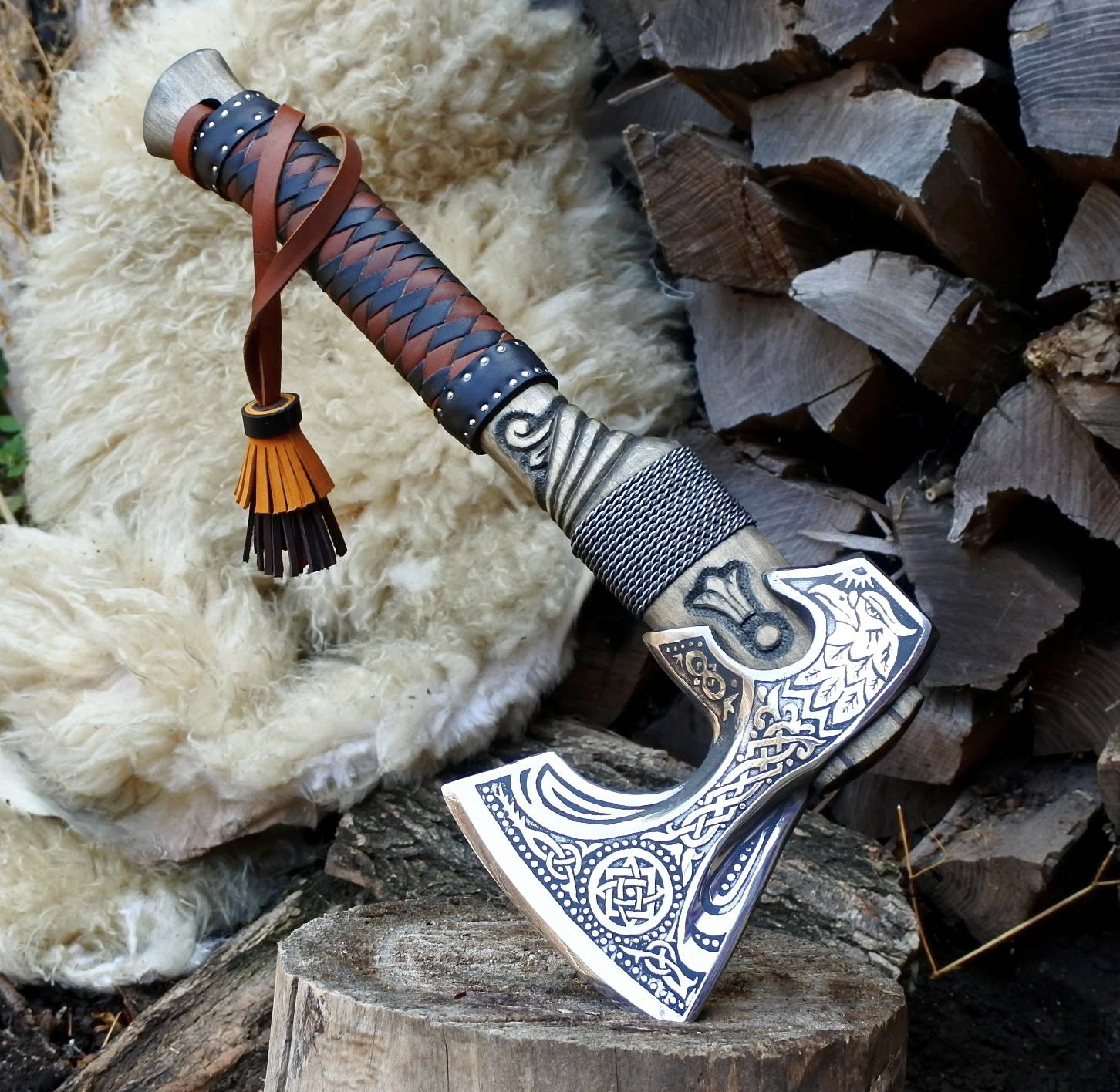 Боевой топор - древнее оружие русичей, кем использовался: славянами, эллинами, русскими, викингами, виды, форма старинной секиры