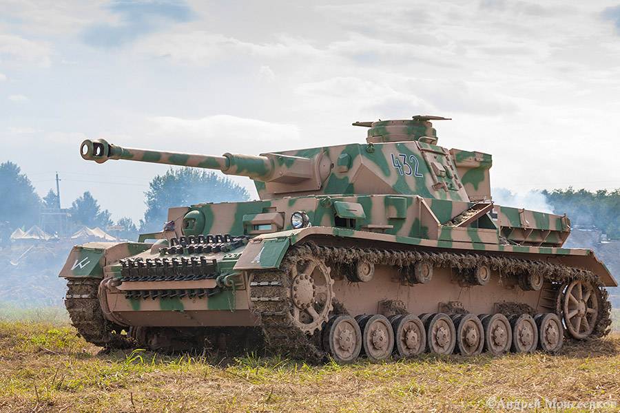 Pz.kpfw iv    немецкий средний танк.