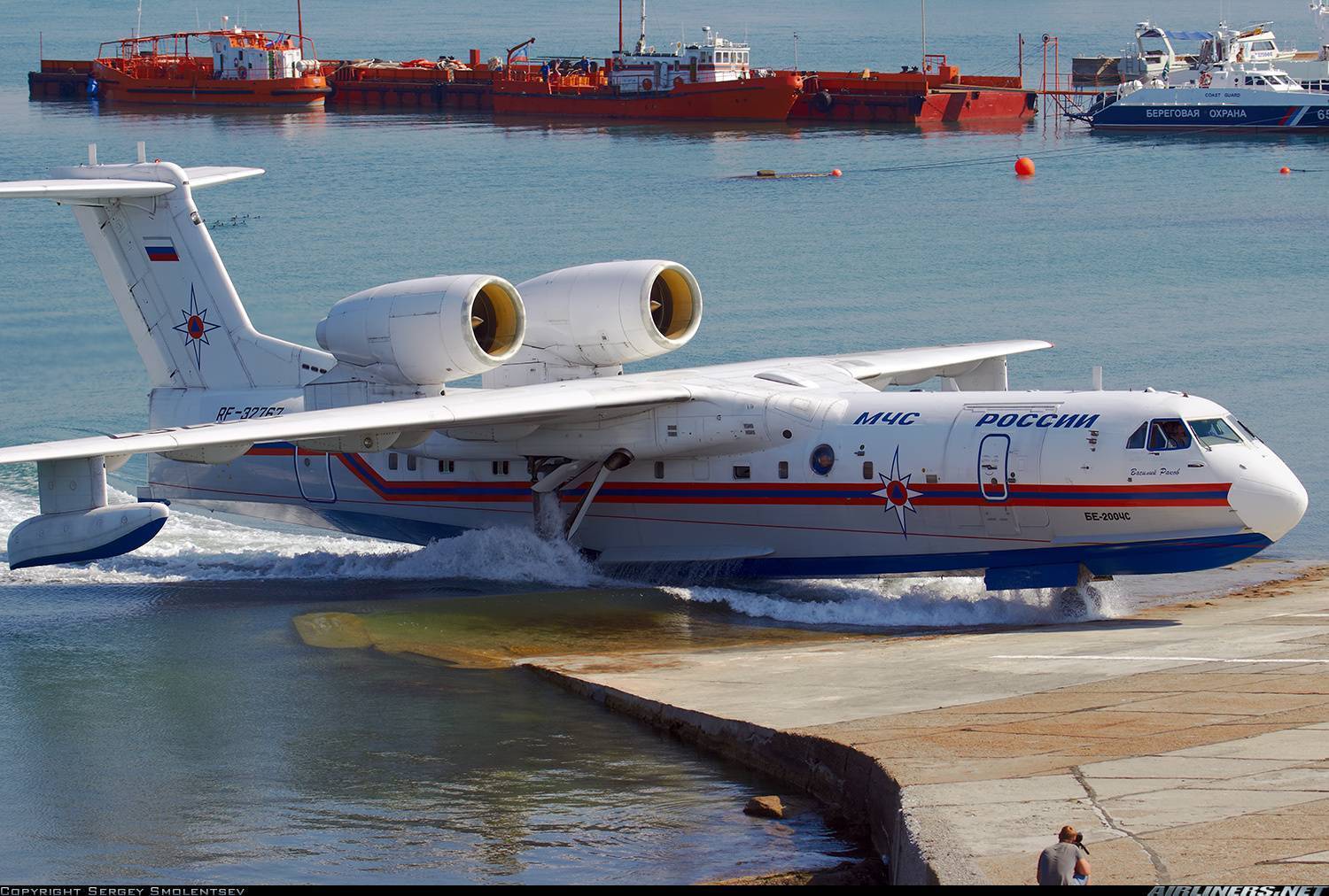 Бе-200 самолет амфибия, производство и технические характеристики ттх первого серийного российского гидросамолета, забор воды видео