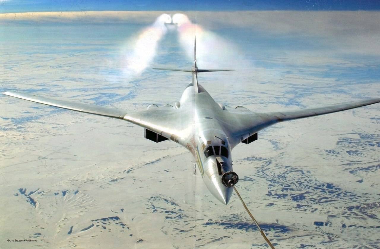 Легендарный российский сверхзвуковой бомбардировщик ту-160
