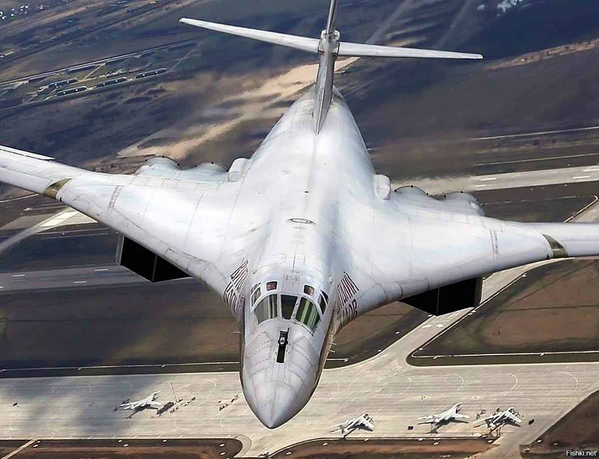 Самолет белый лебедь (дальний стратегический бомбардировщик ту-160), технические характеристики, дальность полета без дозаправки, сколько на вооружении россии