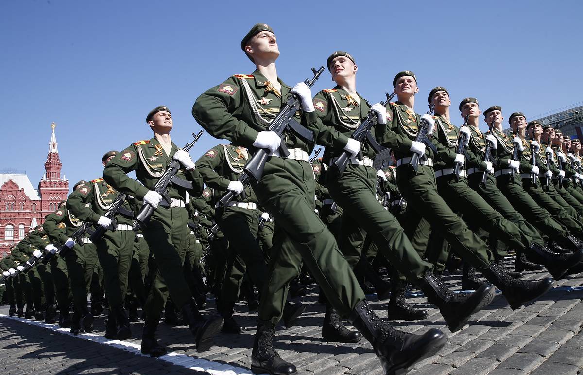 Русские солдаты на параде