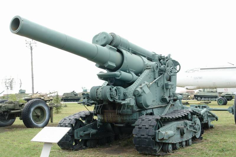 Артиллерийские орудия и сау в техническом музее, г.тольятти