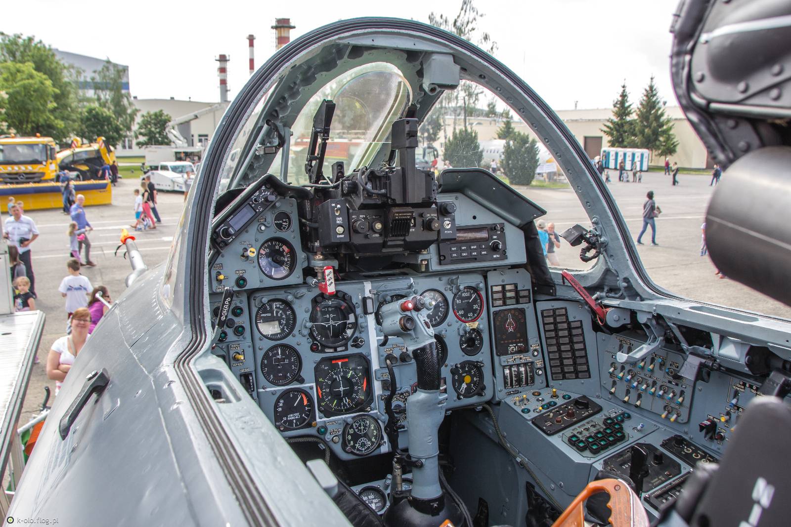 Истребитель-бомбардировщик Су-17: история создания, описание машины, боевое применение