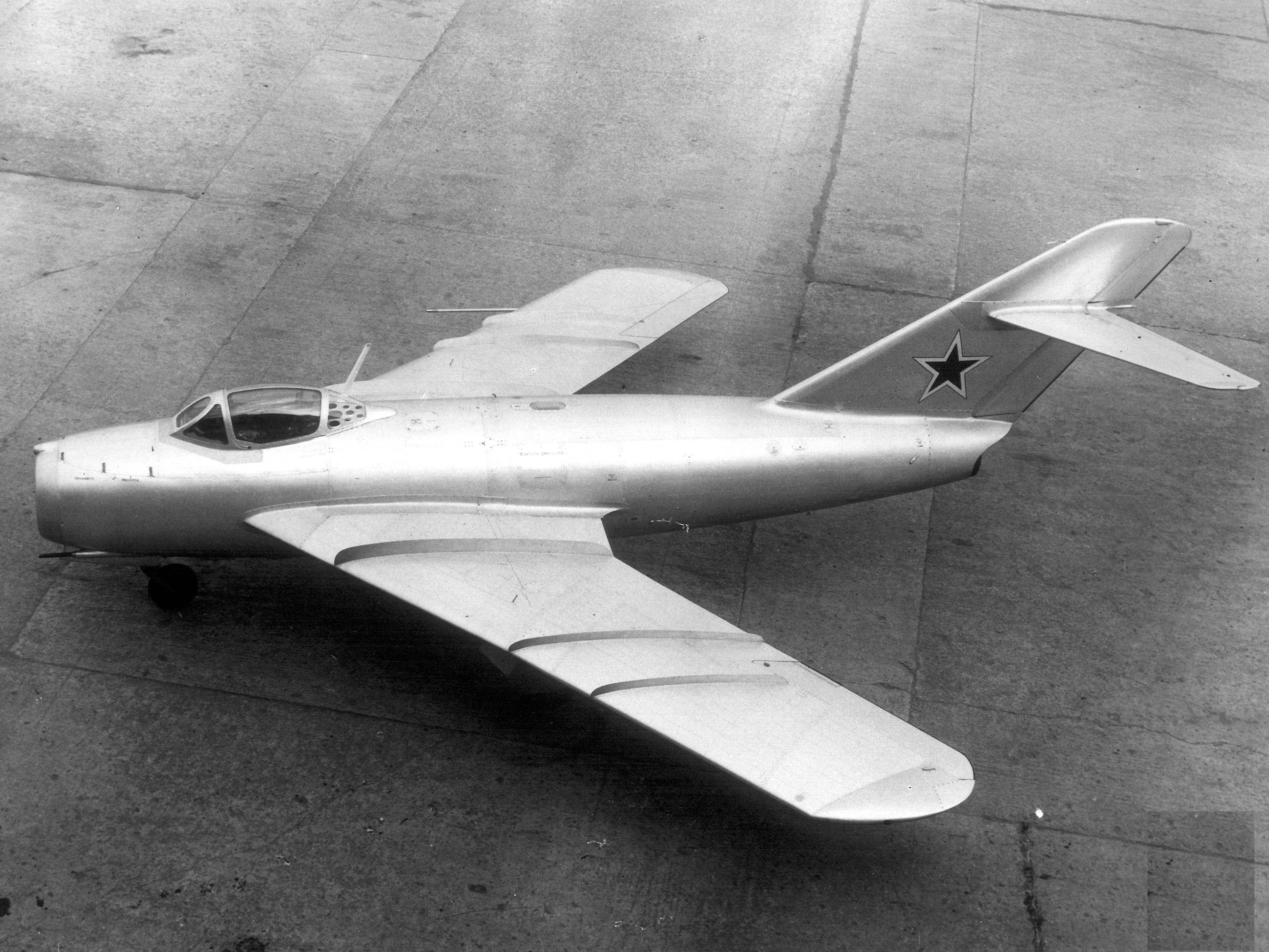 Многоцелевой истребитель МиГ-17