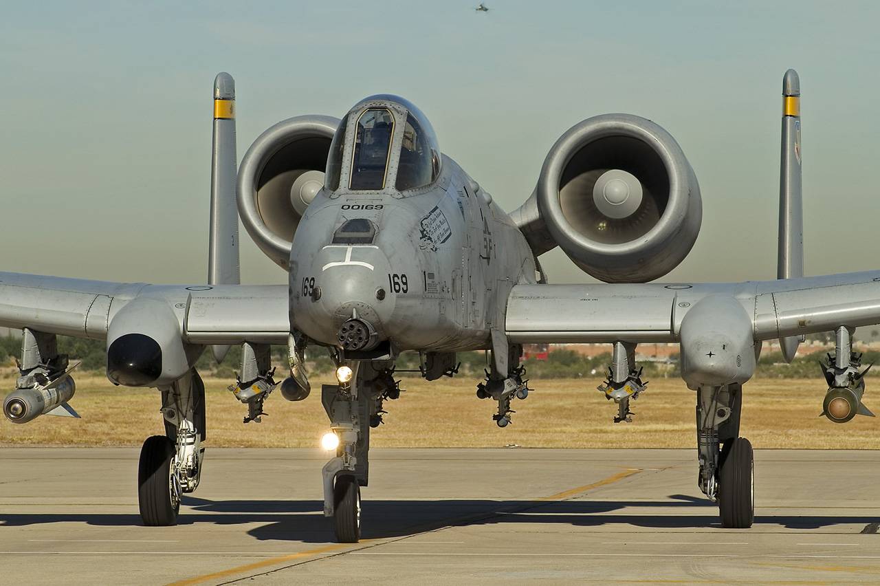 A-10 thunderbolt ii: штурмовик, построенный вокруг авиационной пушки | армейский вестник