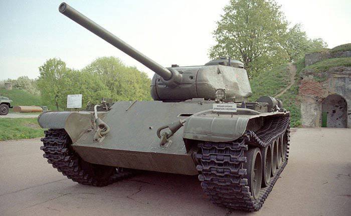 Танк т-44 двигатель. вес. размеры. вооружение