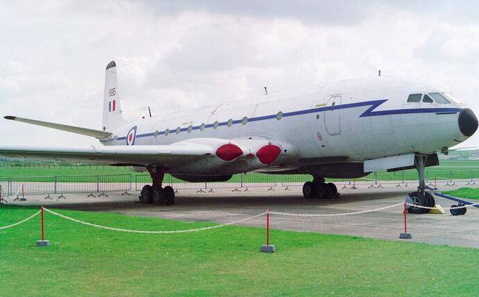 Ту-104 — описание первого советского пассажирского самолета