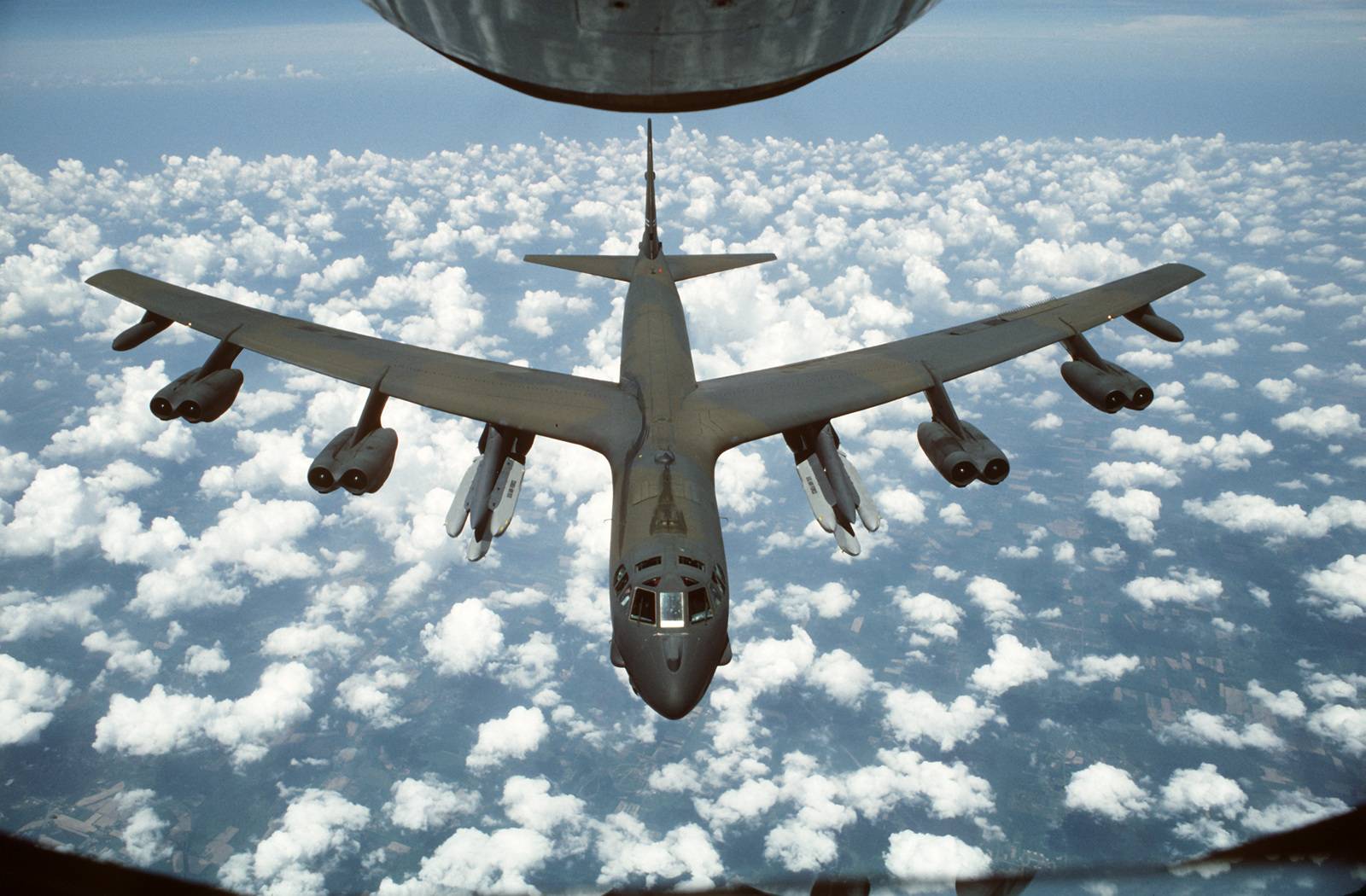 Стратегический бомбардировщик boeing b-52 «stratofortress»