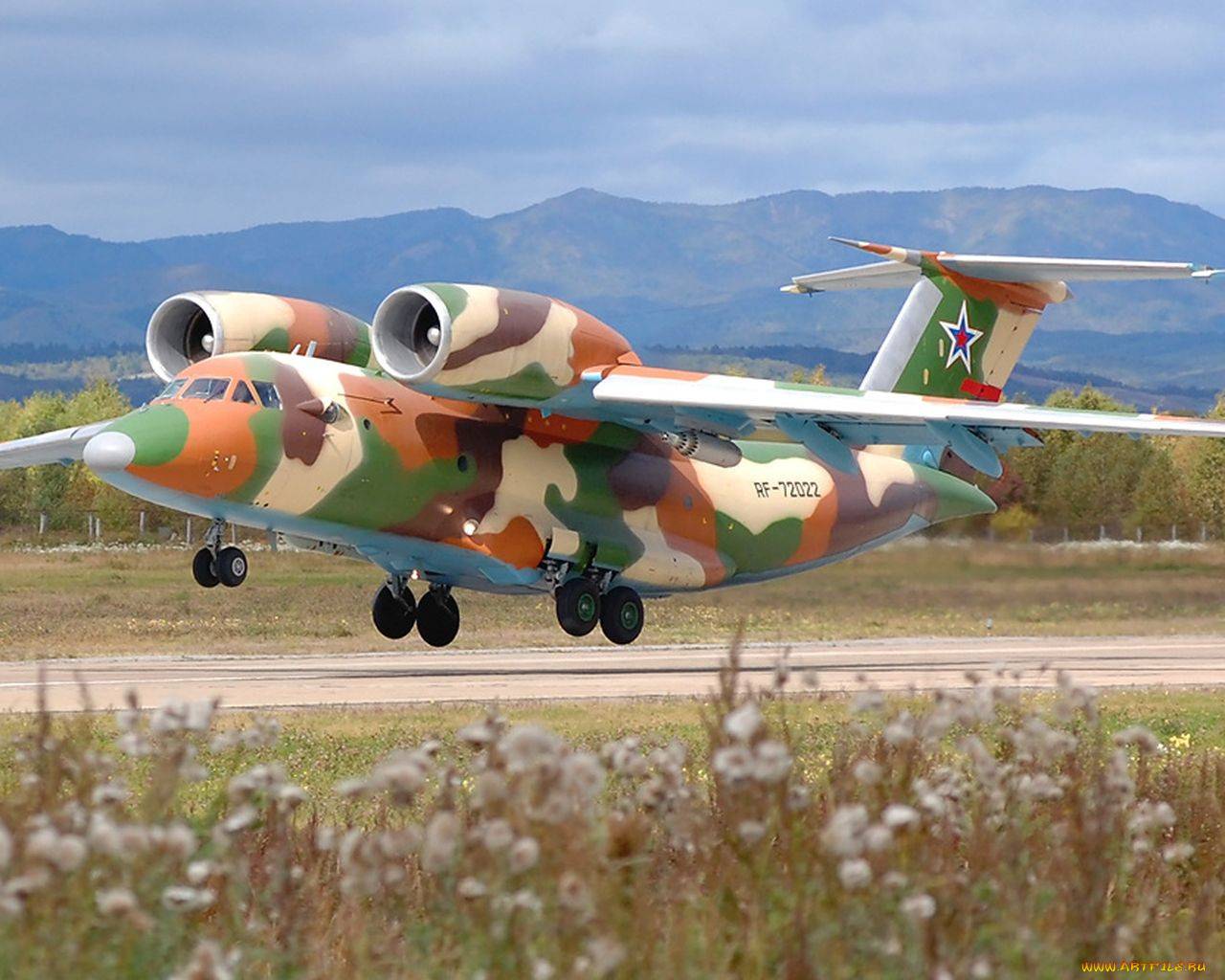 Ан-72 - самолет военно-транспортный, технические характеристики