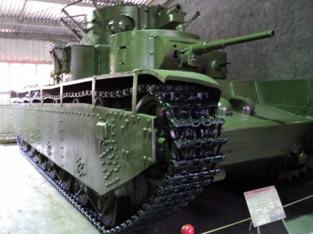 Советский тяжелый пятибашенный танк т-35