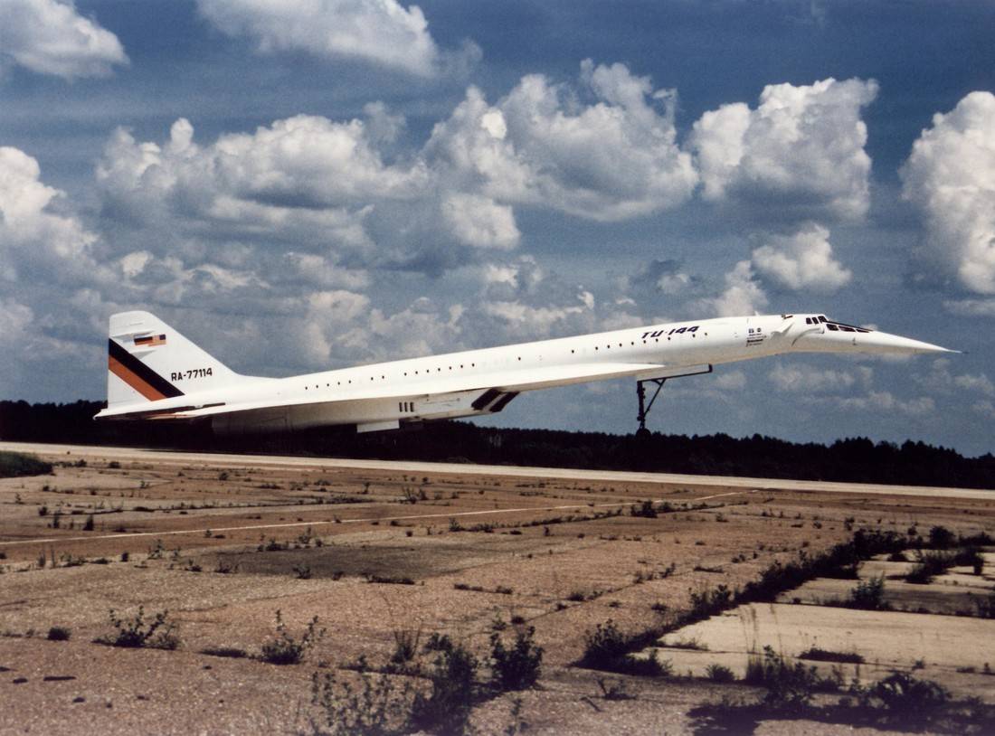 Ту-144 — первый сверхзвуковой советский самолет