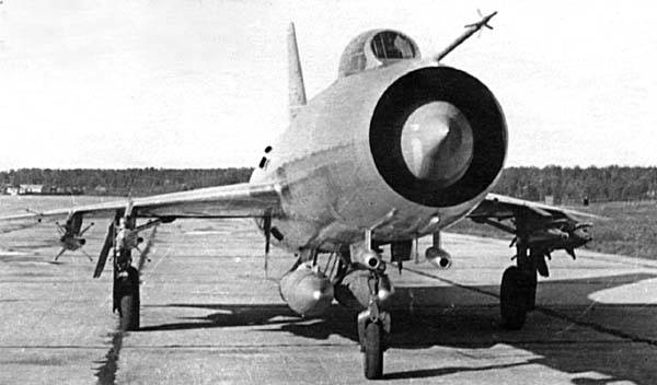 Су-27: характеристики истребителя, скорость, вооружение, чертежи, кабина