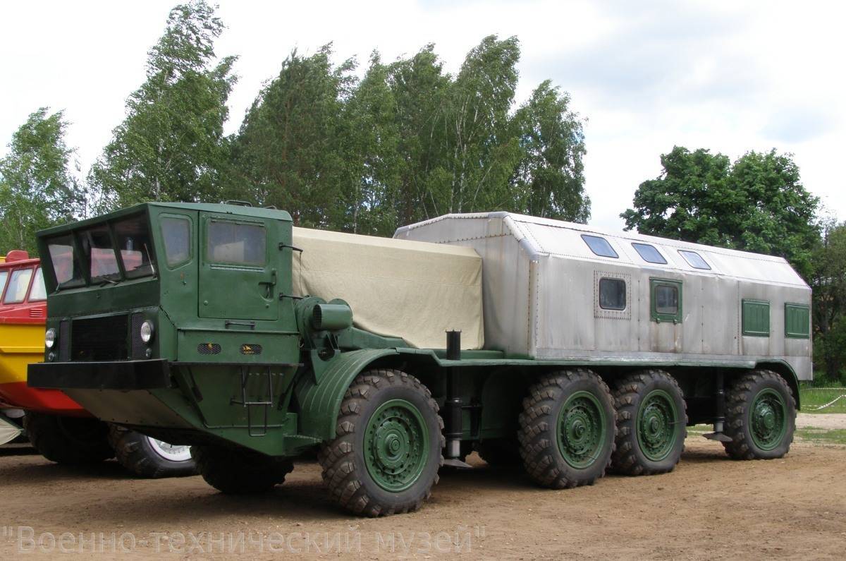 Четырёхосный военный грузовик зил-135 8х8