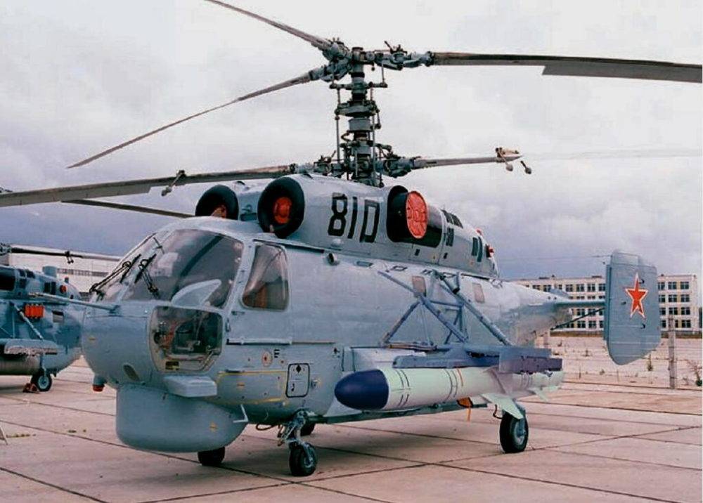 Вертолет корабельного типа Ка-27