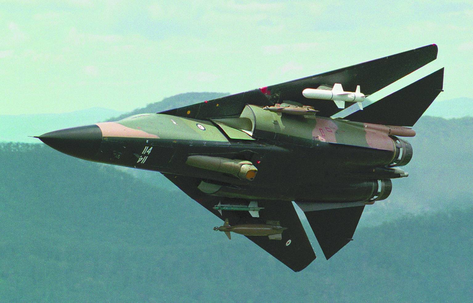 Grumman f-14 tomcat палубный истребитель-перехватчик