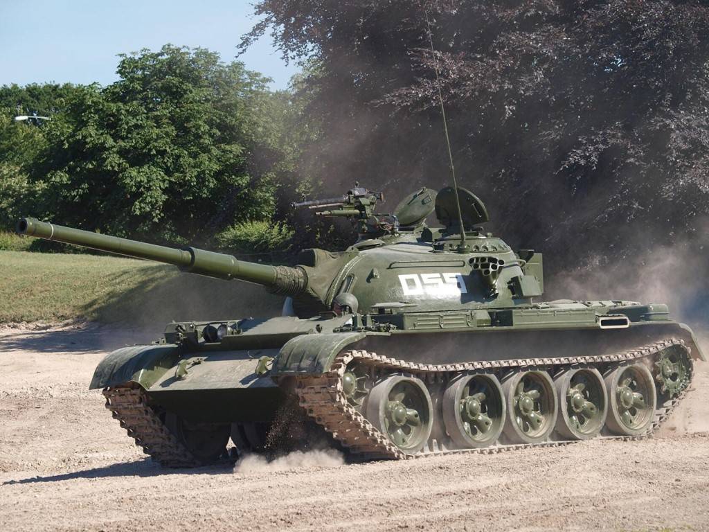 Обзор советского среднего танка т-54.