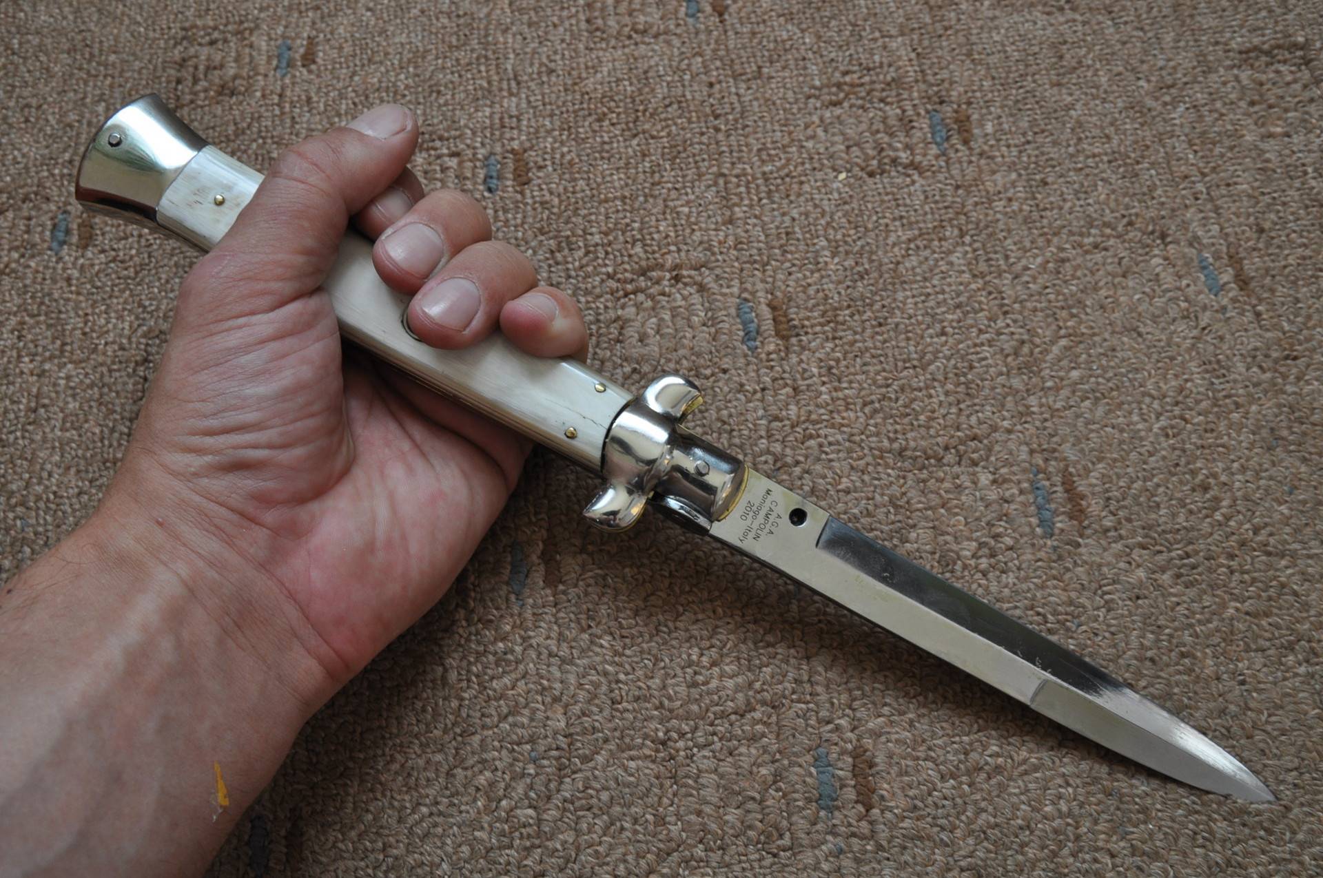 Нож стилет - итальянское холодное трехгранное оружие