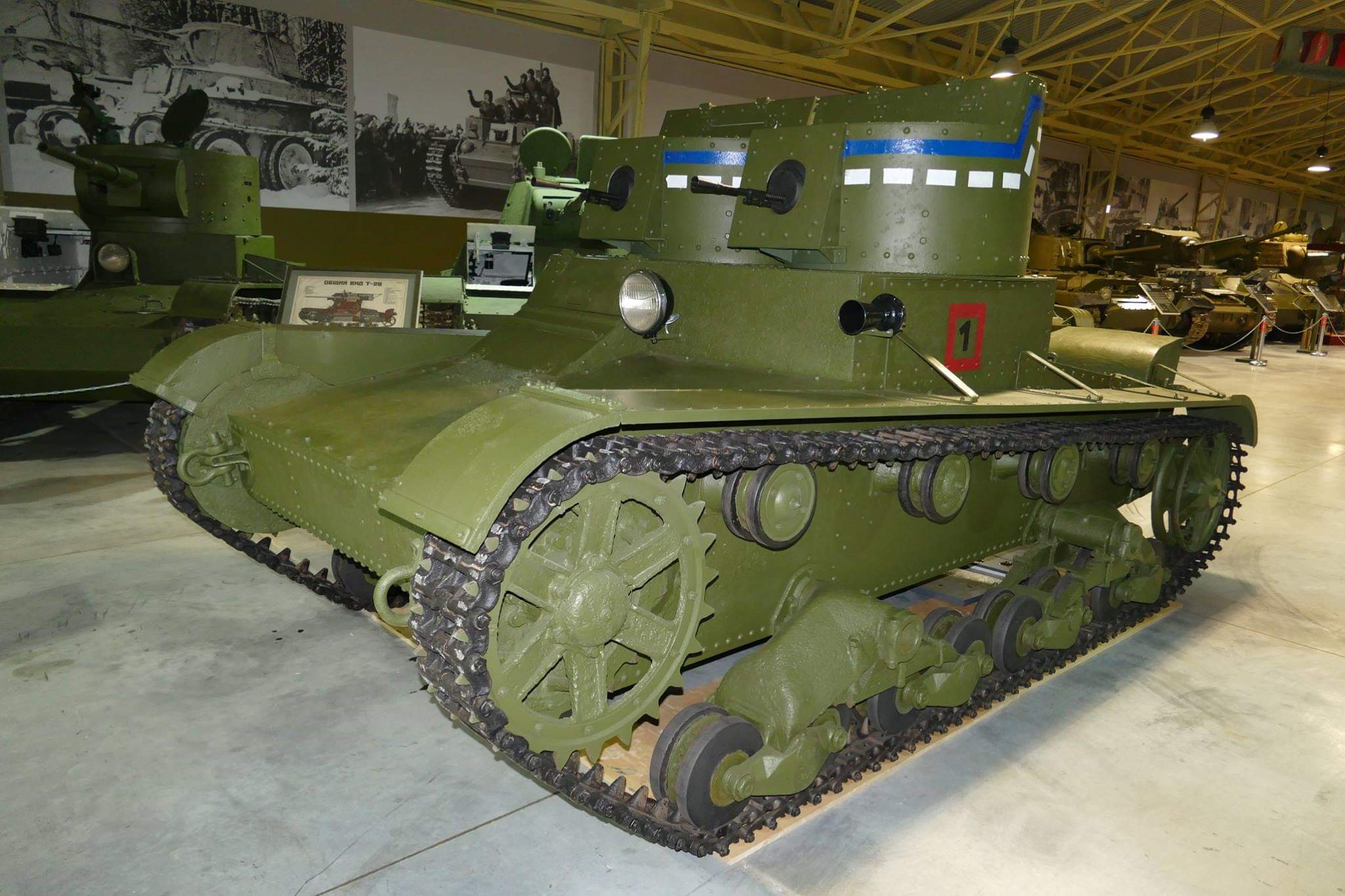 Легкий двухбашенный  танк т-26.