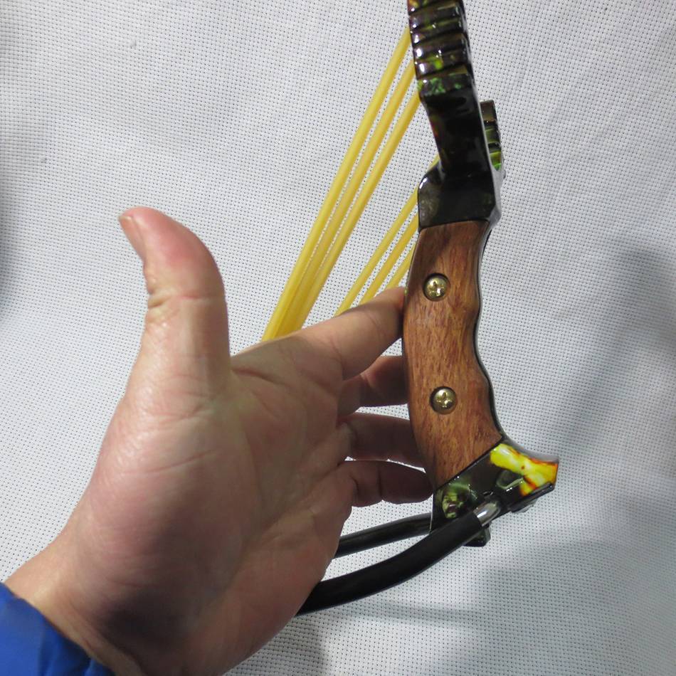 Интересные способы применения рогатки + 5 легких варианта изготовления ее своими руками