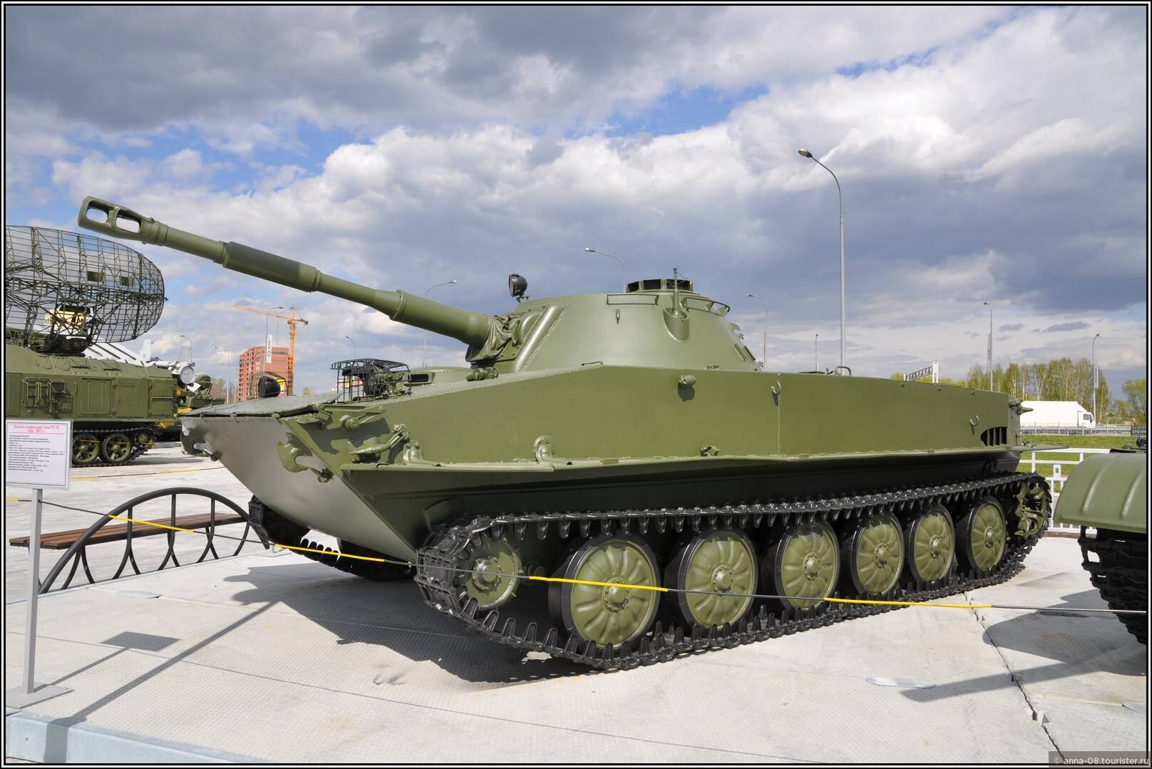 Легкий плавающий танк пт-76б