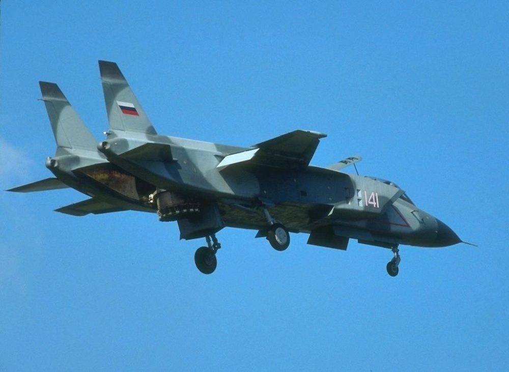 Почему новейший американский истребитель похож на советский як-141