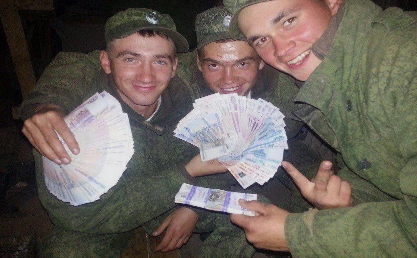 Сколько платят срочникам в армии
