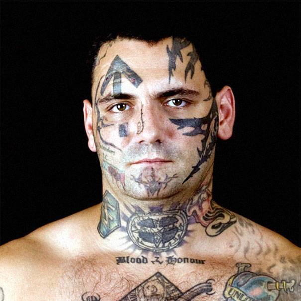 Берут ли в армию с (тату) татуировками на лице и теле