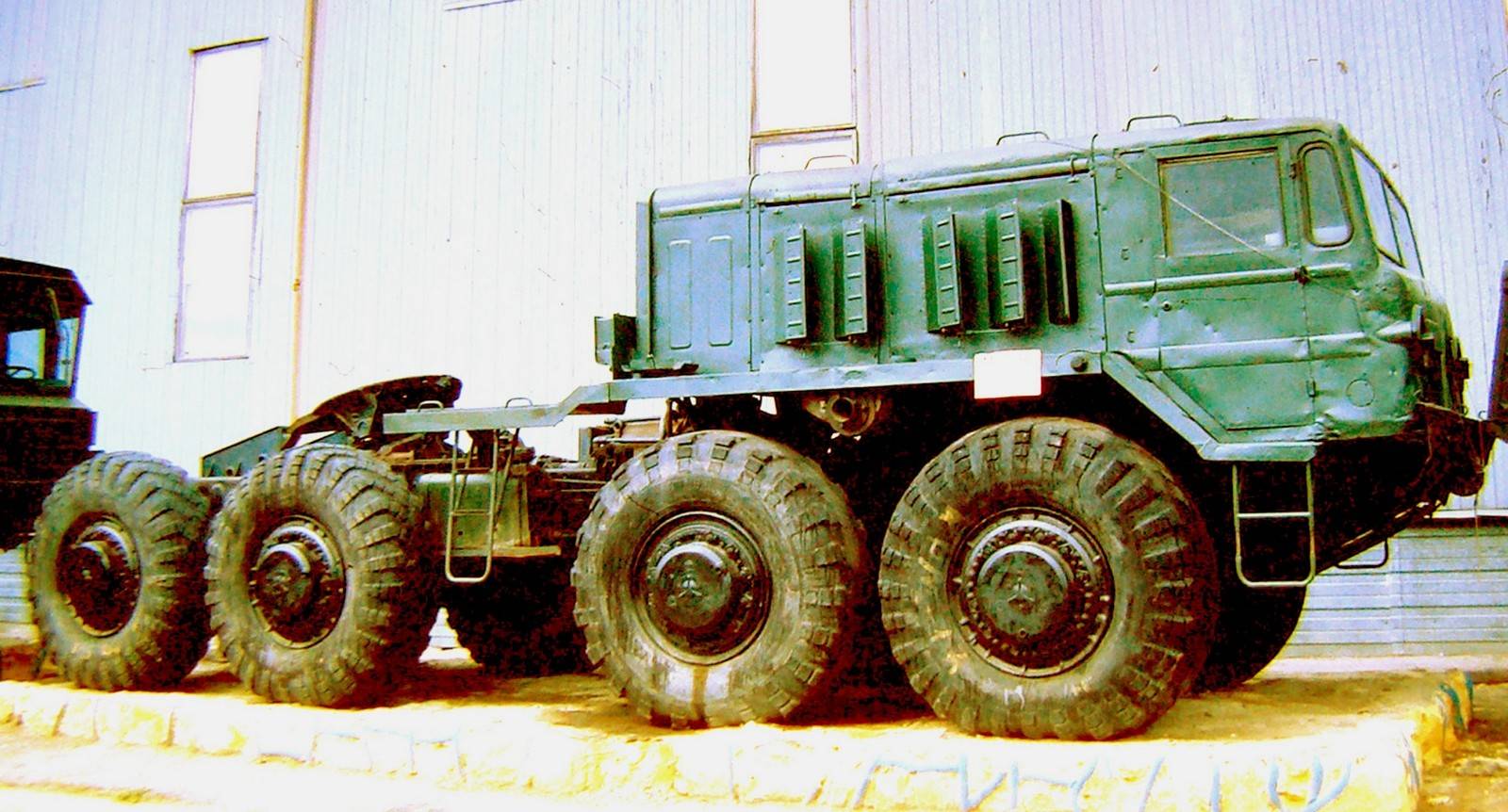 Маз 537 — военный тягач для широкого применения