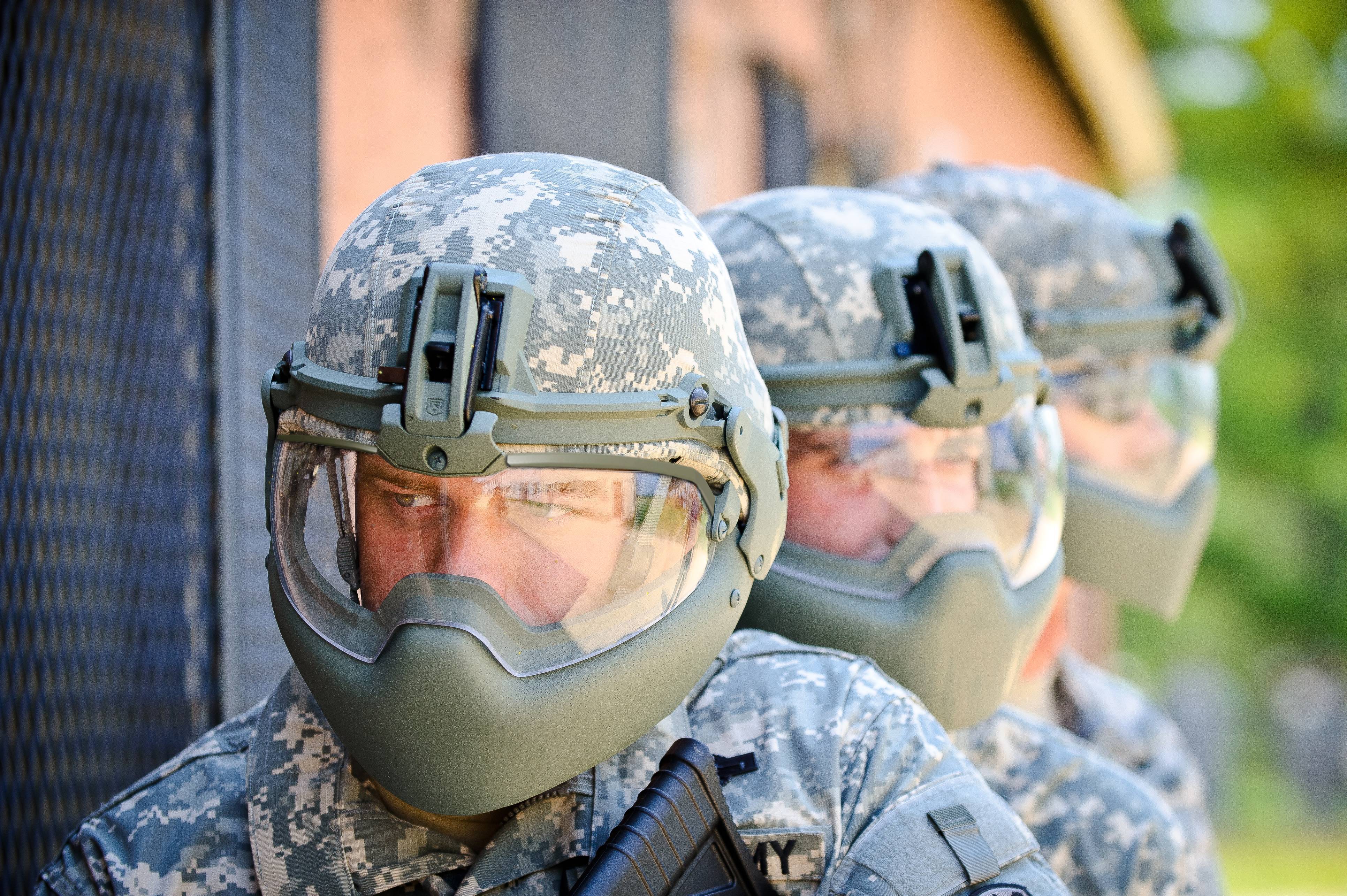 Военные каски: подробный обзор, армейские, защитные шлемы