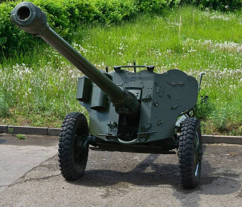 85-мм дивизионная пушка д-44 : definition of 85-мм дивизионная пушка д-44 and synonyms of 85-мм дивизионная пушка д-44 (russian)