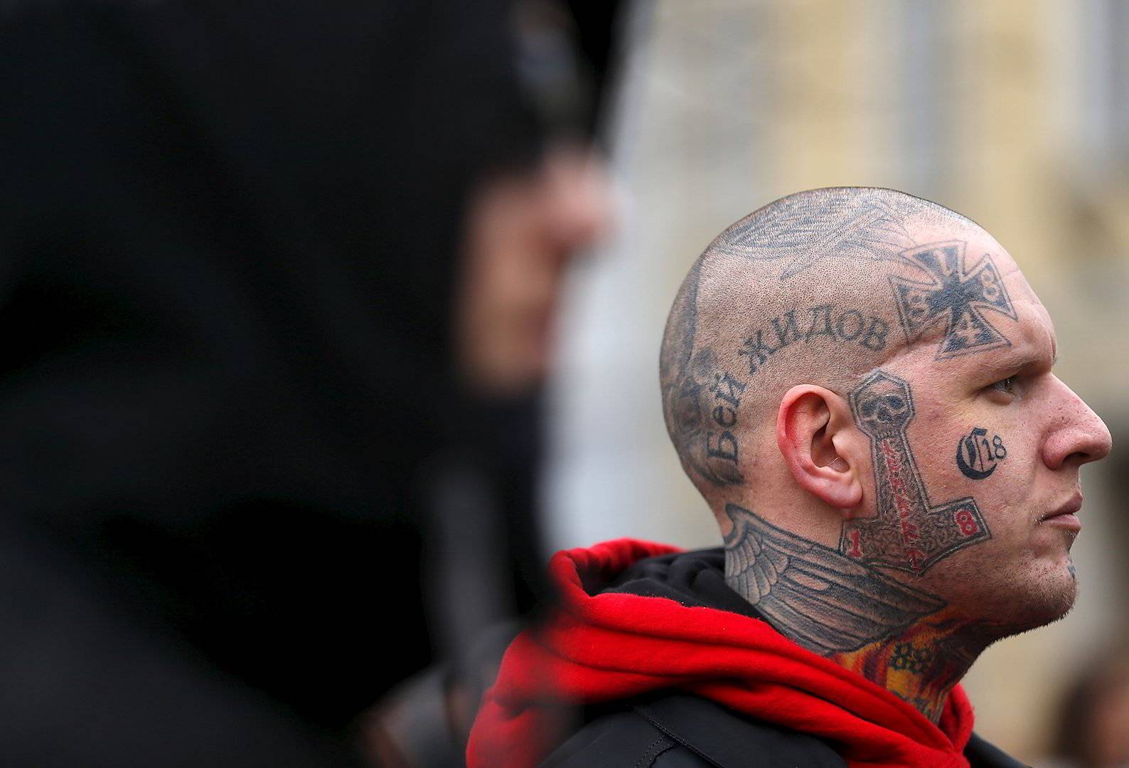 Почему армия отказывается от призывников с татуировками на лице