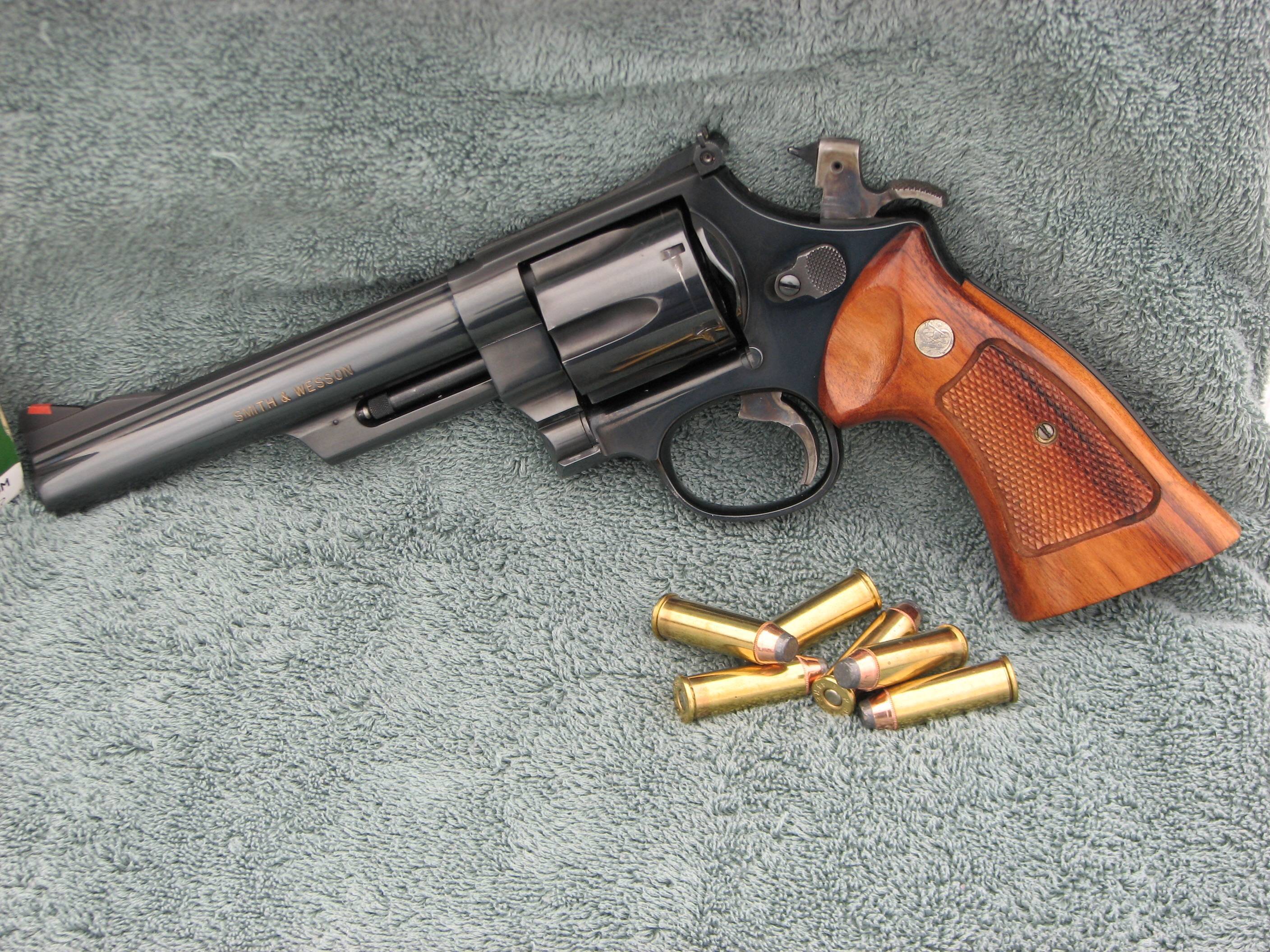 Револьвер smith & wesson .44 russian