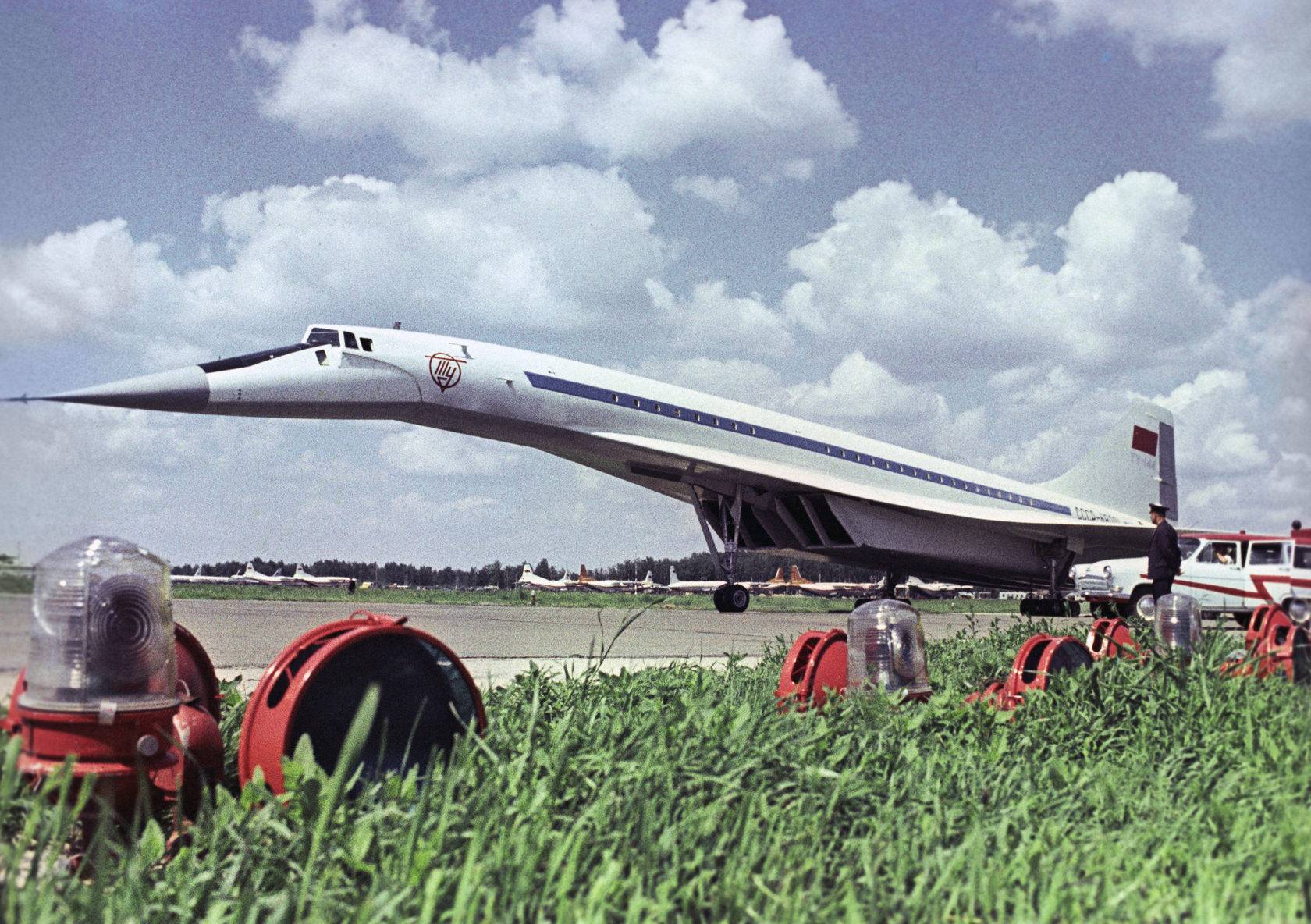 Ту-144 первый в мире сверхзвуковой пассажирский реактивный самолет. а.н. туполев – человек и его самолеты