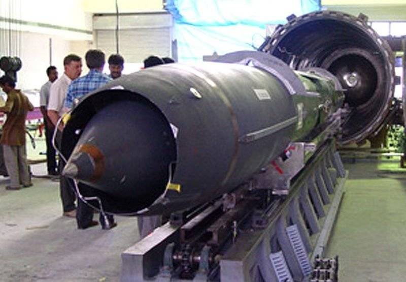 Сверхзвуковая универсальная противокорабельная ракета п-800 "оникс"