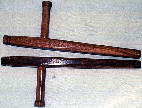 Древнее крестьянское деревянное оружие тонфа