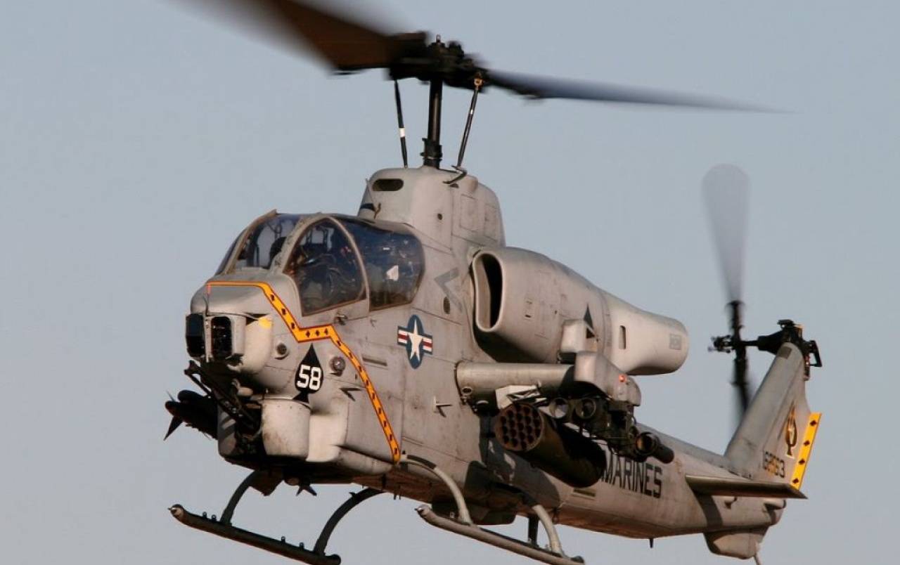 Bell ah-1 huey cobra белл ah-1 «хью кобра». энциклопедия современной военной авиации 1945-2002: часть 2. вертолеты