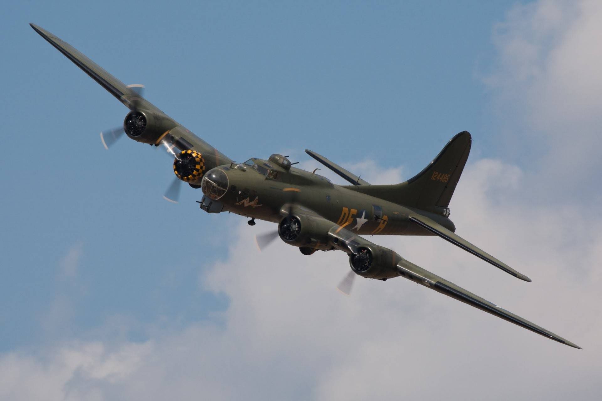 B-17: boeing flying fortress, летающая крепость, бомбардировщик б-17, история появления самолёта, вооружение