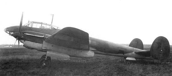 Пикирующий бомбардировщик Пе-2