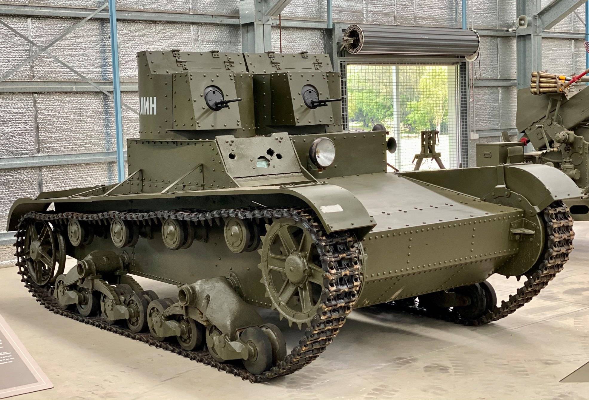 Советский легкий танк Т-26 (двухбашенный) – в бой вместе с пехотой
